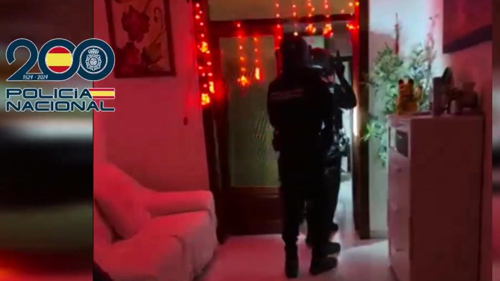 Captura del vídeo de la intervención policial.