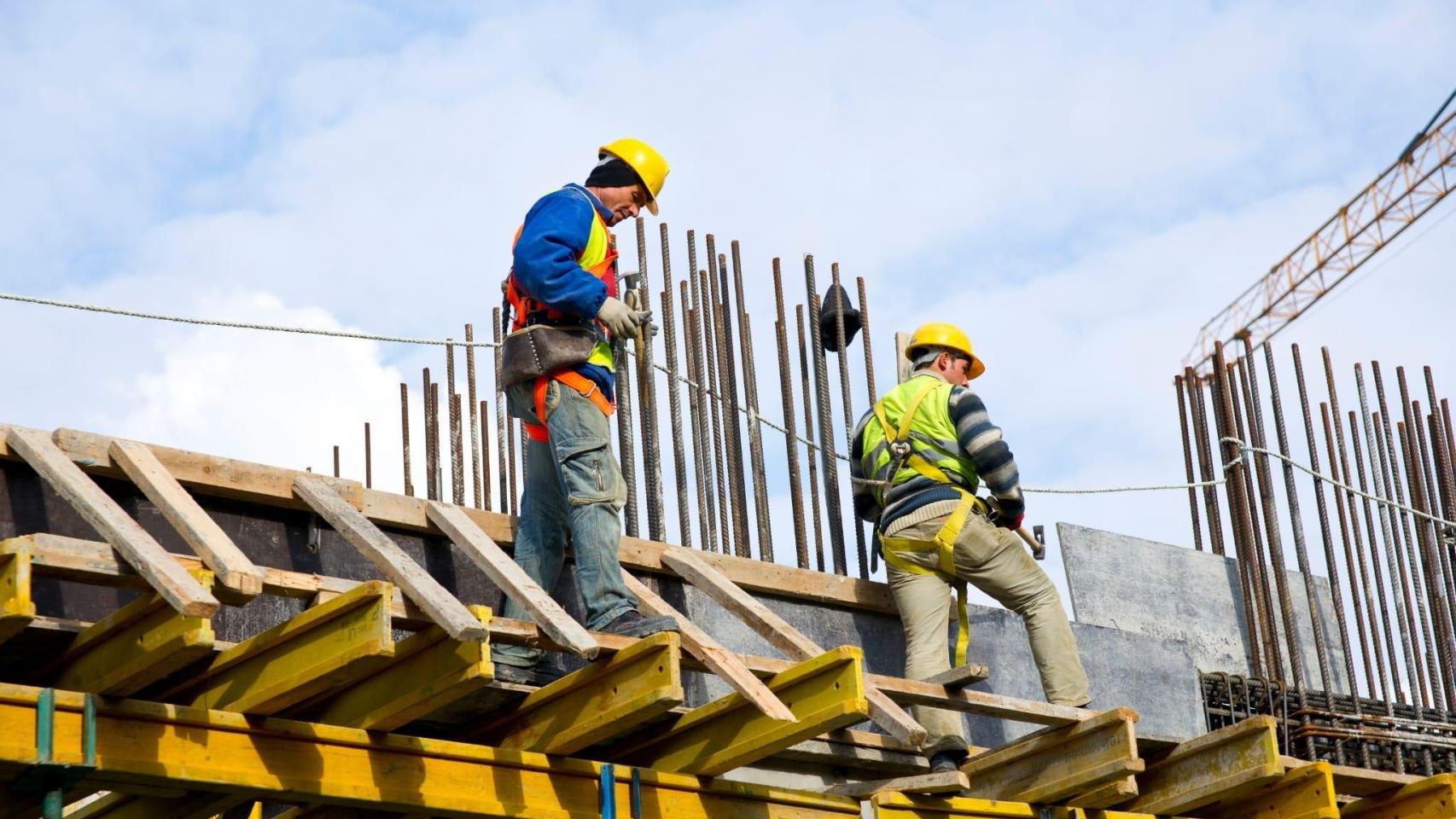 Trabajadores en una obra.