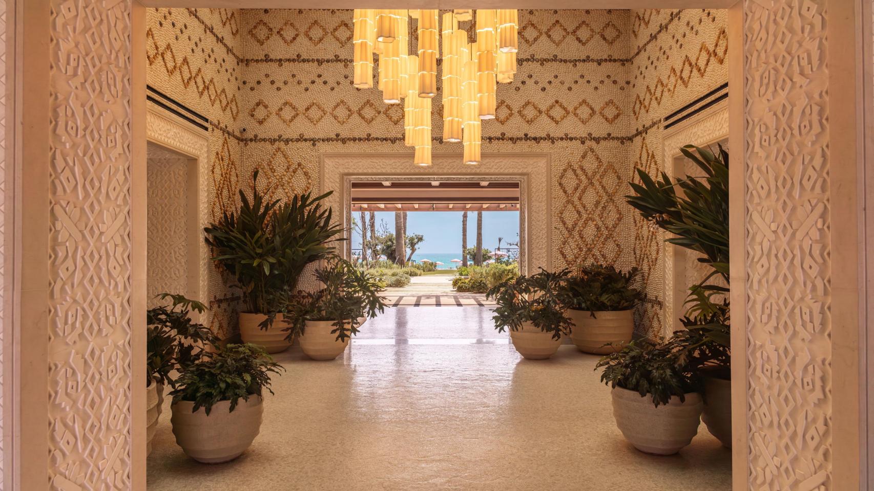 Entrada al hotel Royal Mansour Tabuda Bay.