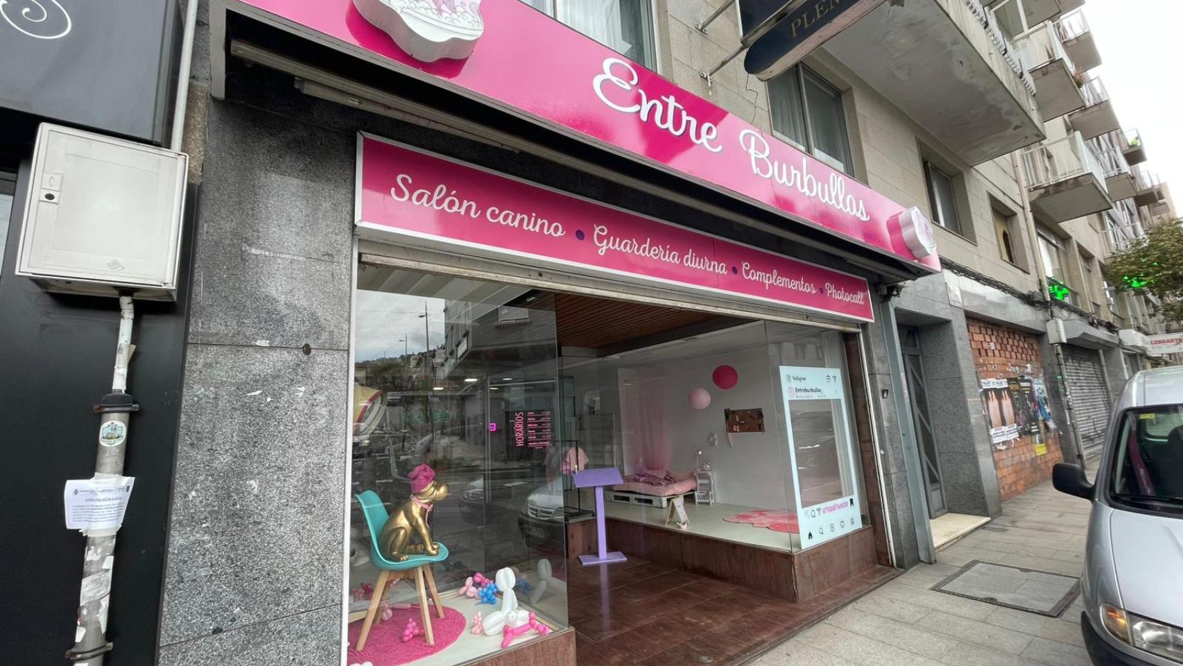Abre en Vigo un nuevo salón de belleza canino: el barrio de Teis da la bienvenida a Entre Burbullas