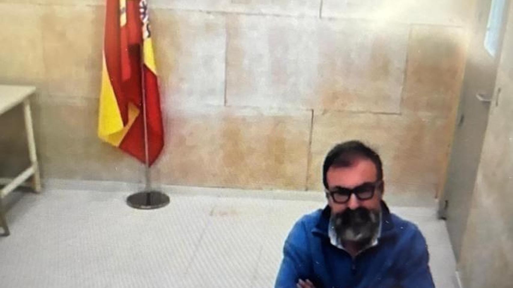 Koldo García, esta mañana en una videoconferencia desde la cárcel con la comisión de investigación del Parlamento de Navarra./