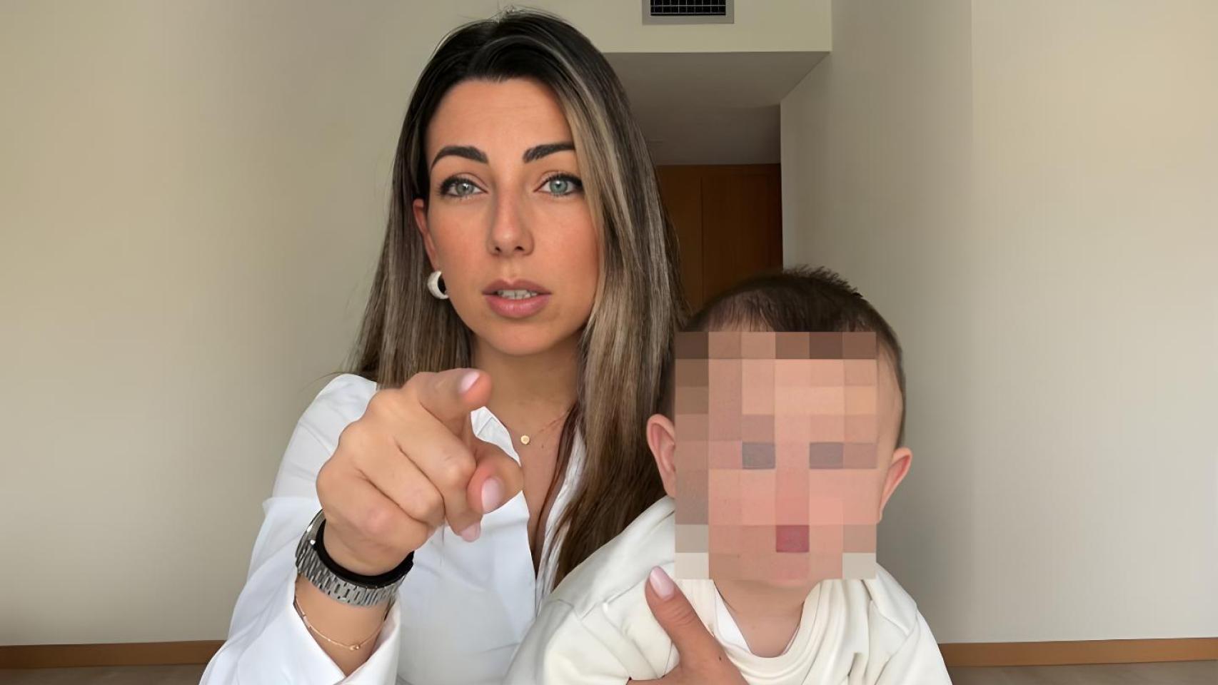 Rocío, madre y autónoma, junto a su bebé