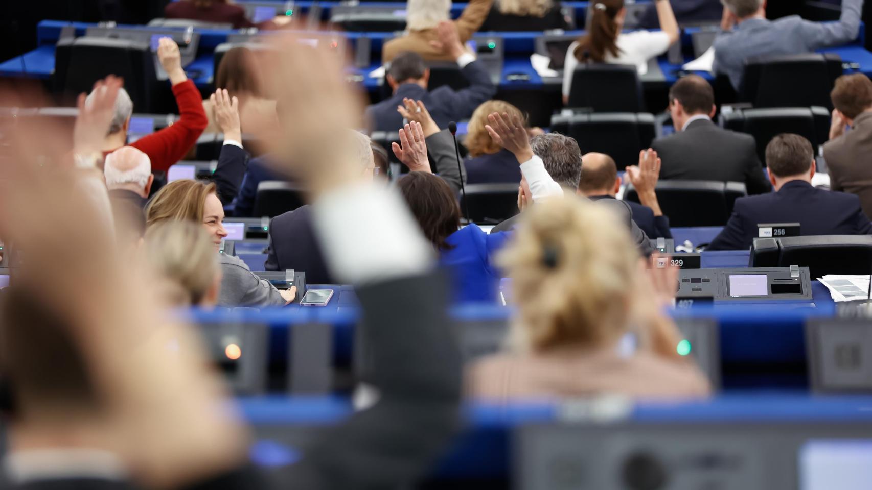 La Eurocámara aprueba rebajar a cero los aranceles a los productos industriales de EEUU pese a los vaivenes de Trump