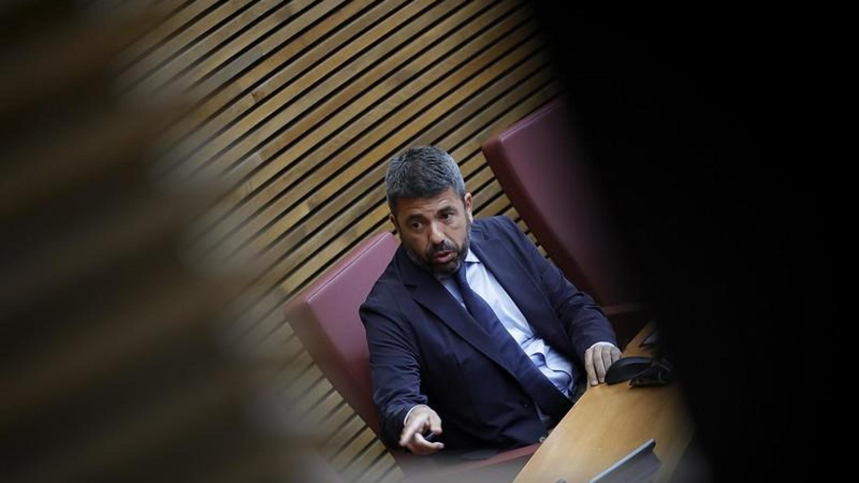 El expresidente de la Generalitat, Carlos Mazón, este miércoles en Les Corts. José Cuéllar / Corts