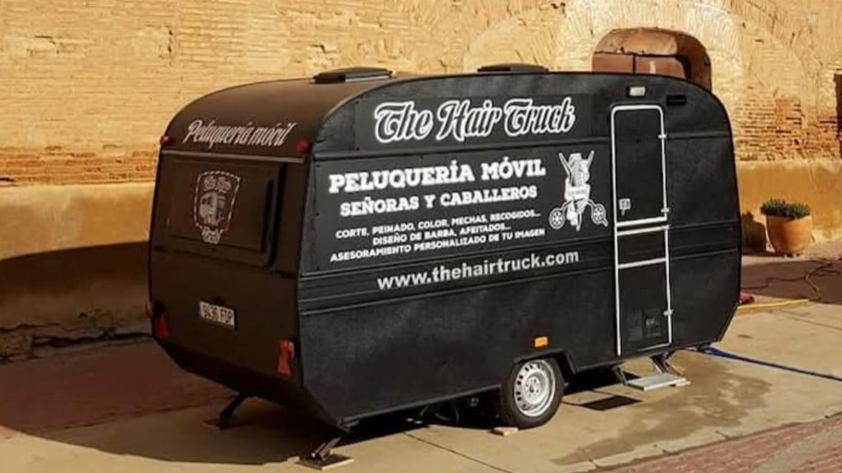 'The Hair truck' instalada en un pueblo de Zaragoza