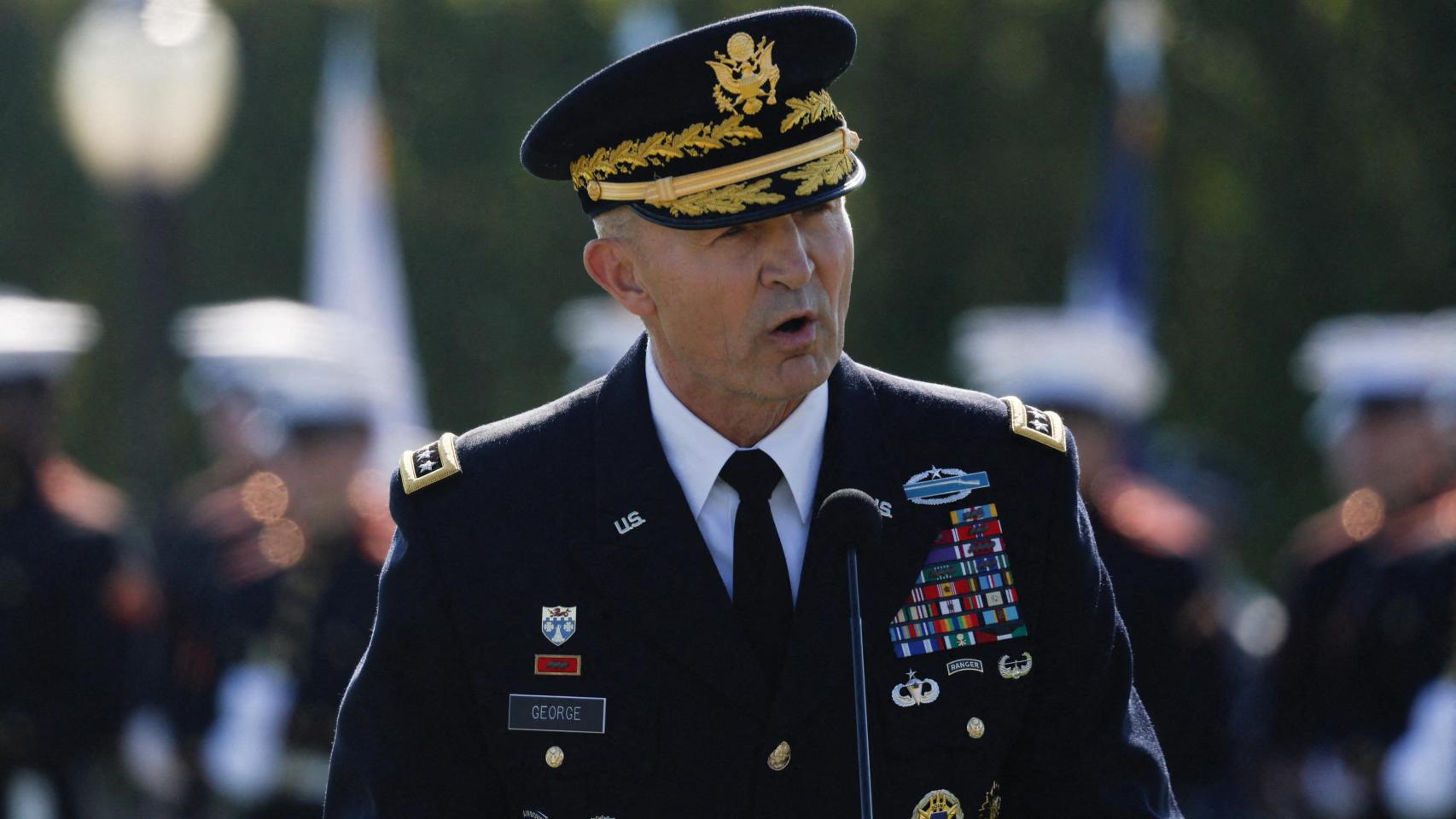 El general Randy George , exjefe del Estado Mayor del Ejército de los Estados Unidos, habla durante una ceremonia en honor a los prisioneros de guerra en el Pentágono, Washington D.C., EEUU, el 19 de septiembre de 2025.