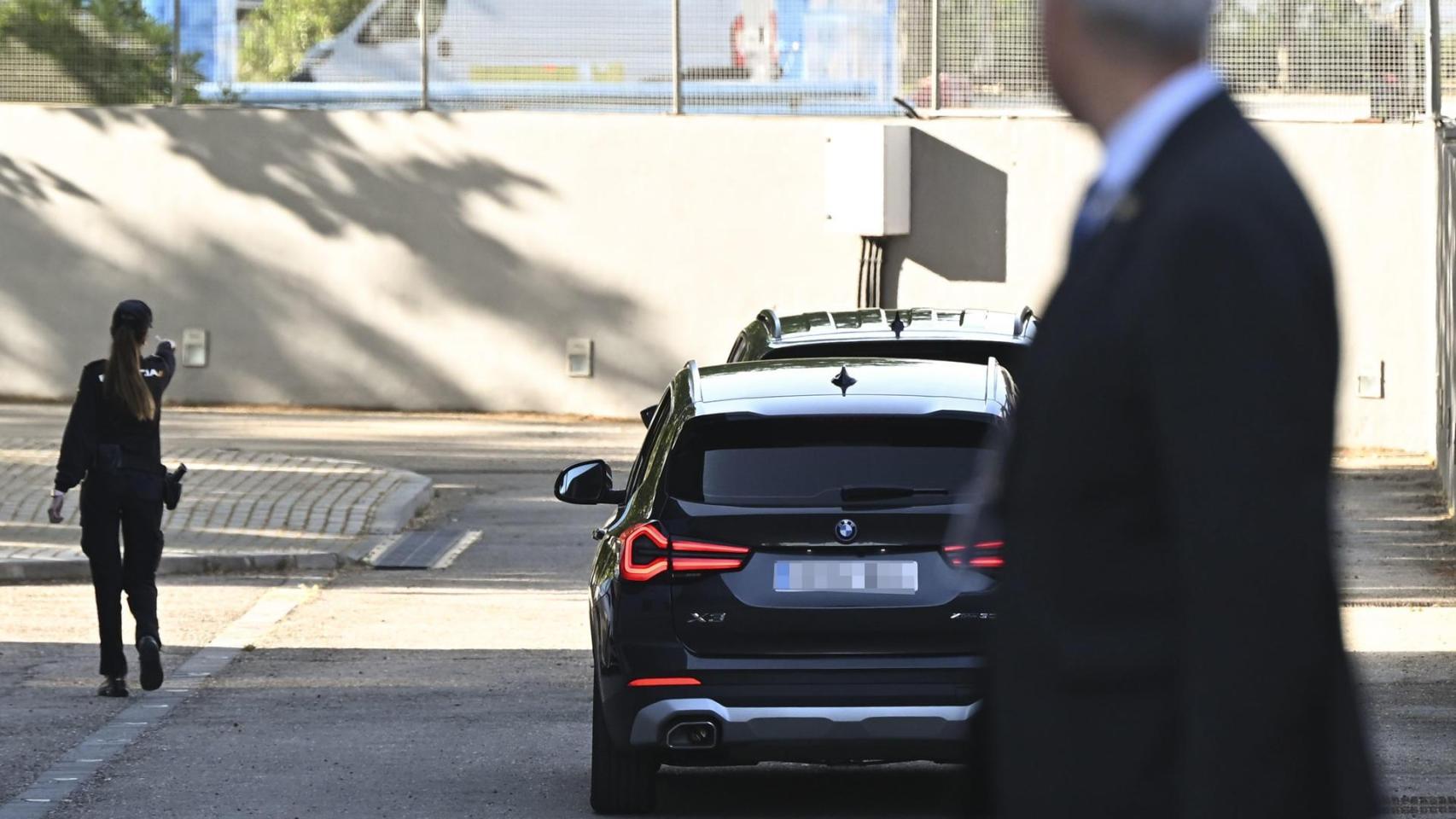 El expresidente catalán Jordi Pujol, a su llegada en un automóvil este lunes a la sede de La Audiencia Nacional en San Fernando de Henares.