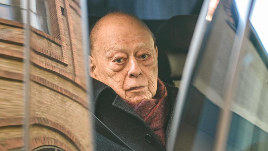 El expresidente de la Generalitat Jordi Pujol a su llegada al funeral del empresario Carles Vilarrubí, en la parroquia Sant Gervasi, a 30 de diciembre de 2025, en Barcelona.
