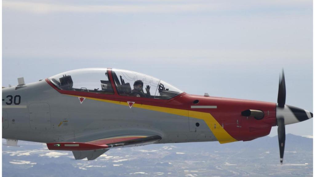 Su Alteza Real la Princesa de Asturias, durante su segundo vuelo en solitario realizado durante su periodo de formación en la Academia General del Aire y del Espacio.