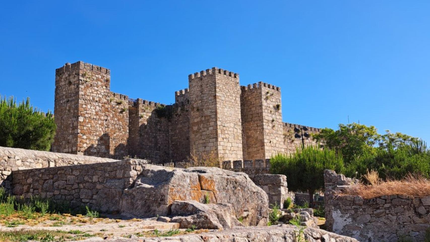 El pueblo español perfecto para recorrer a pie: con una fortaleza del siglo IX y puertas medievales históricas