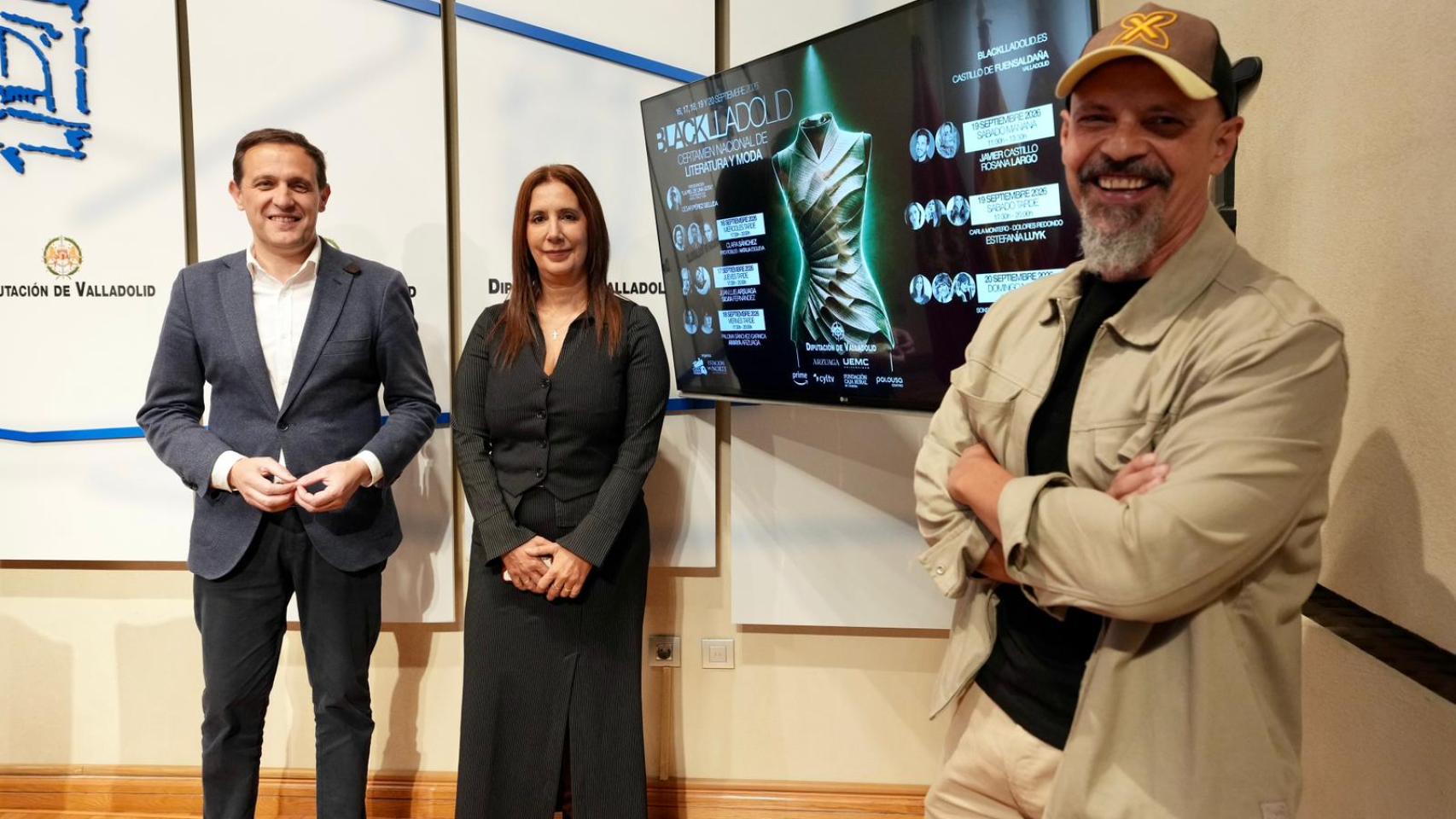 Conrado Íscar, Dolores Redondo y César Pérez Gellida durante la presentación de la sexta edición de Blacklladolid.