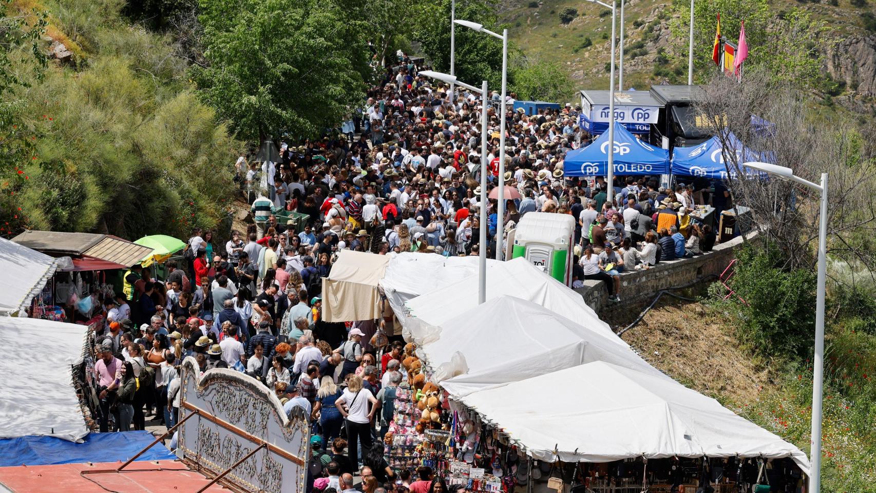 Miles de toledanos y visitantes se congregan en la romería más multitudinaria de la capital de Castilla-La Mancha. 