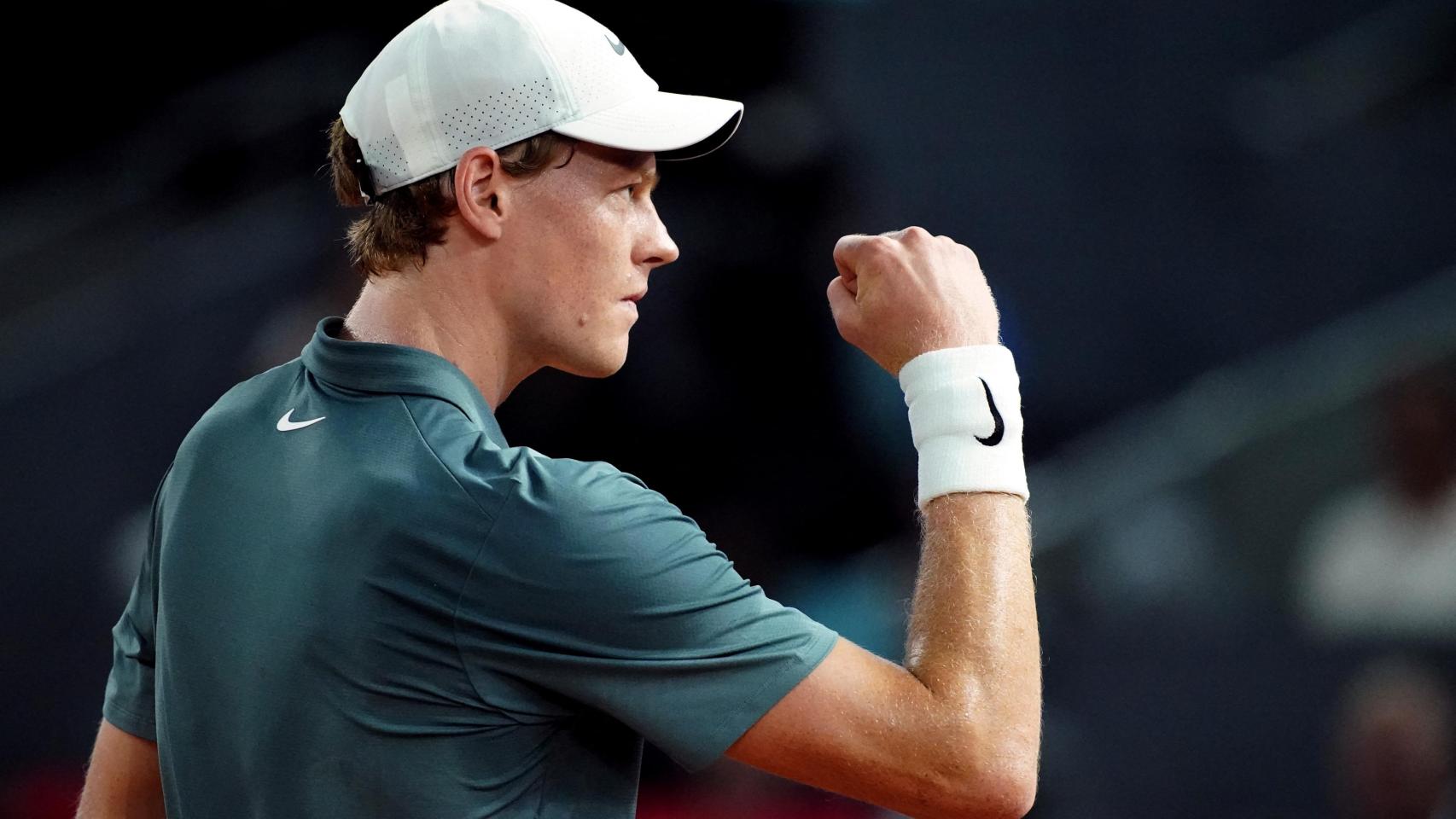 Jannik Sinner celebra uno de los puntos en su victoria ante Rafa Jódar.