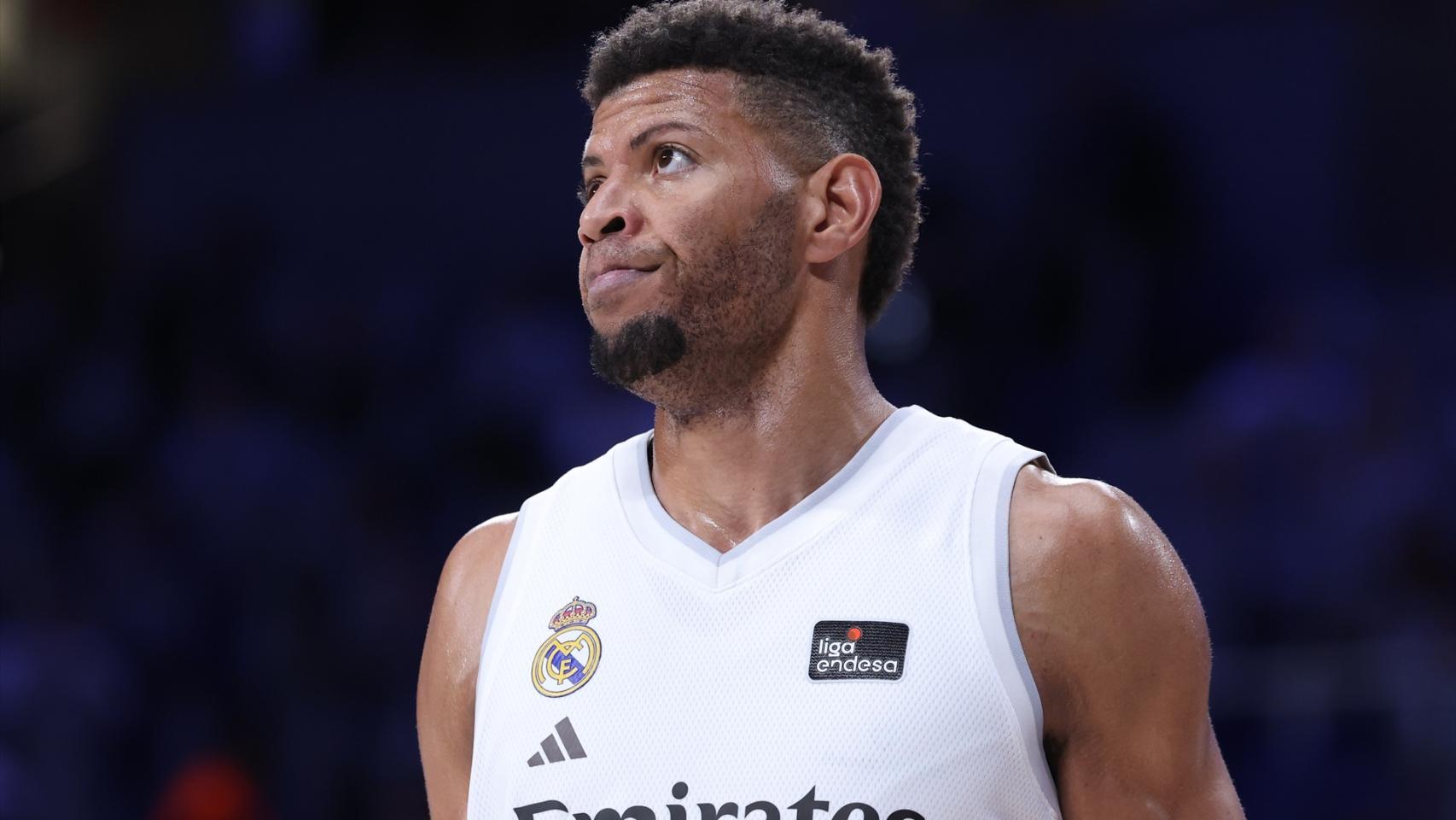 Tavares serio durante un partido con el Real Madrid.