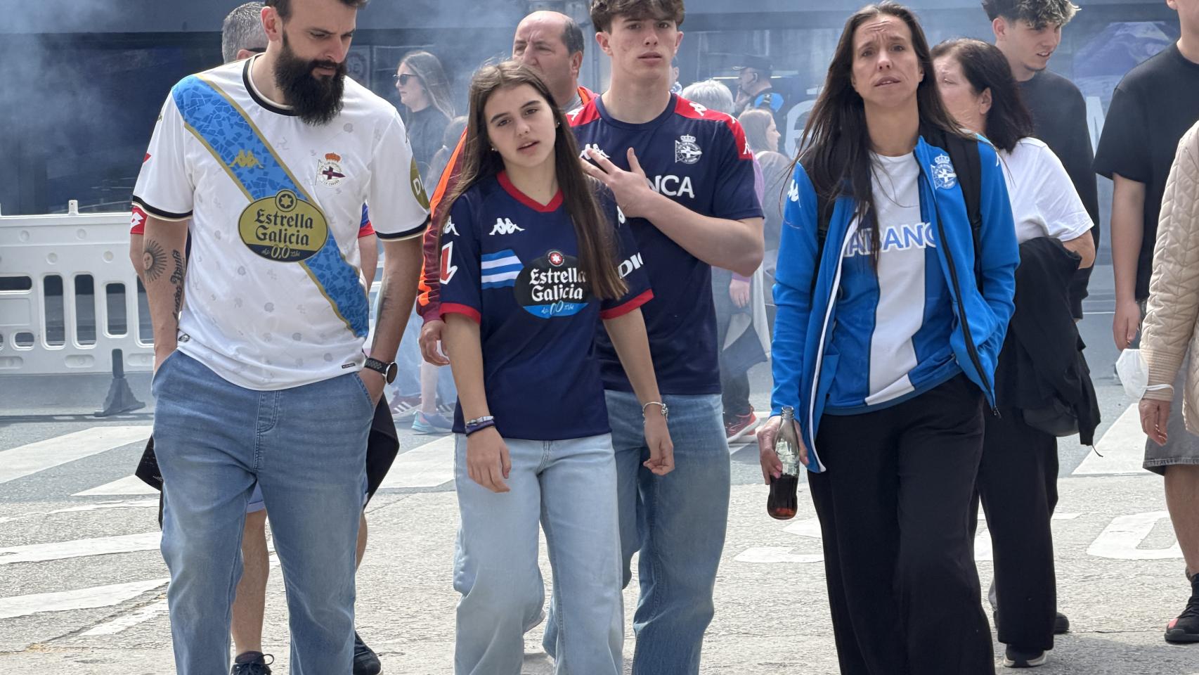 Aficionados blanquiazules en el Día de las Peñas.