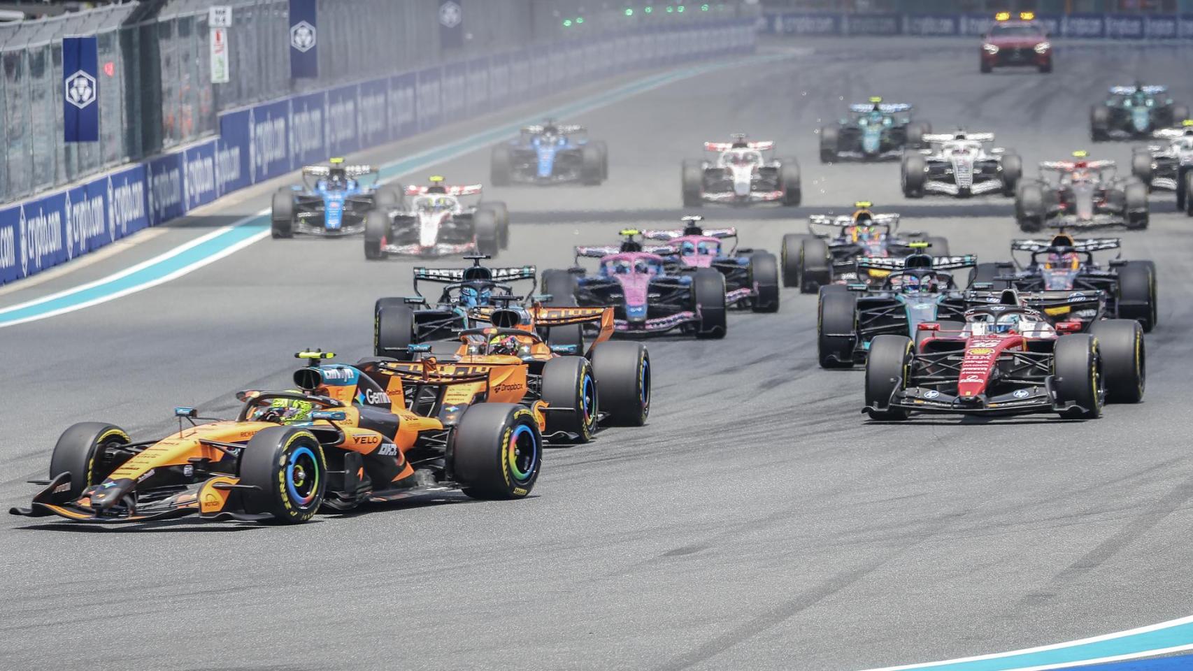 Momento de la salida de la carrera esprint del GP de Miami.