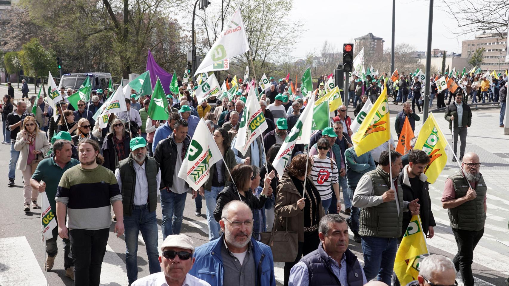Las organizaciones profesionales agrarias de Castilla y León, Asaja, UCCL y la Alianza Upa-COAG, participan en una concentración y manifestación para denunciar la especulación en el mercado del gasóleo agrícola y los fertilizantes, el pasado 18 de marzo