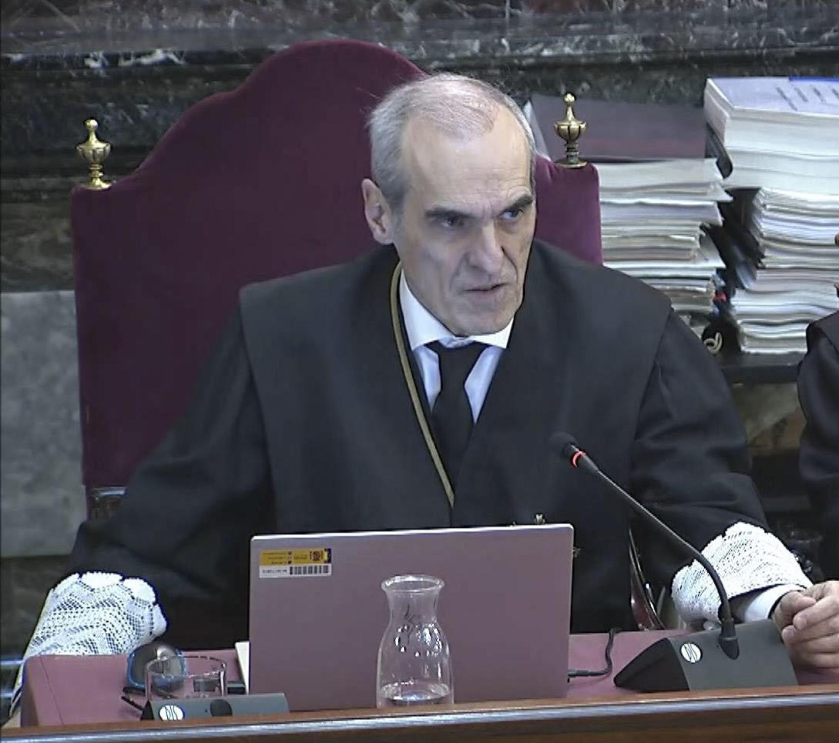 El jefe de la Fiscalía Anticorrupción, Alejandro Luzón, interrogando al exministro Ábalos este lunes.