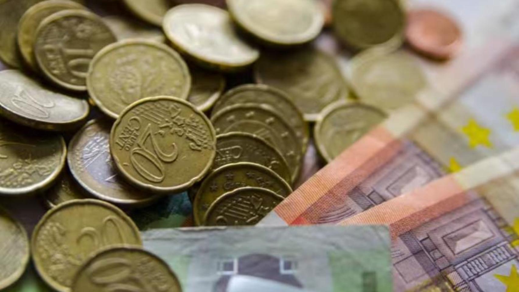 Monedas y billetes de euros - EUROPA PRESS - Archivo