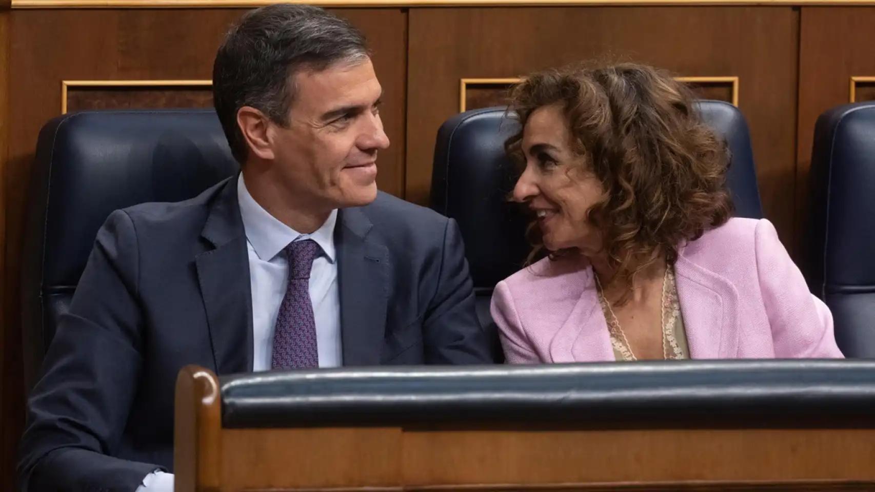 El presidente del Gobierno, Pedro Sánchez y la exvicepresidenta del Gobierno, María Jesús Montero.