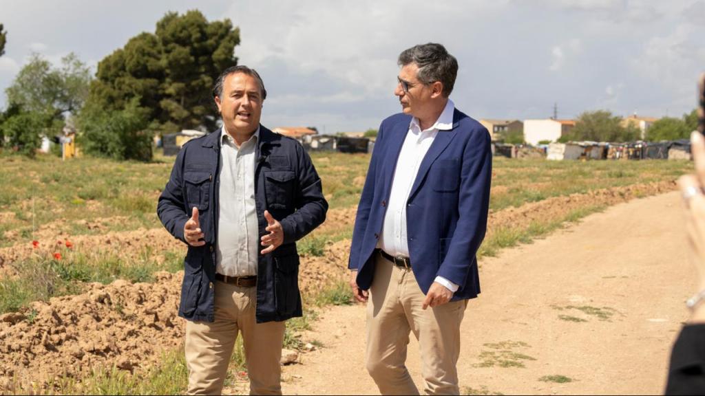 Visita de David Moreno a un asentamiento de Albacete. Foto: Vox. 