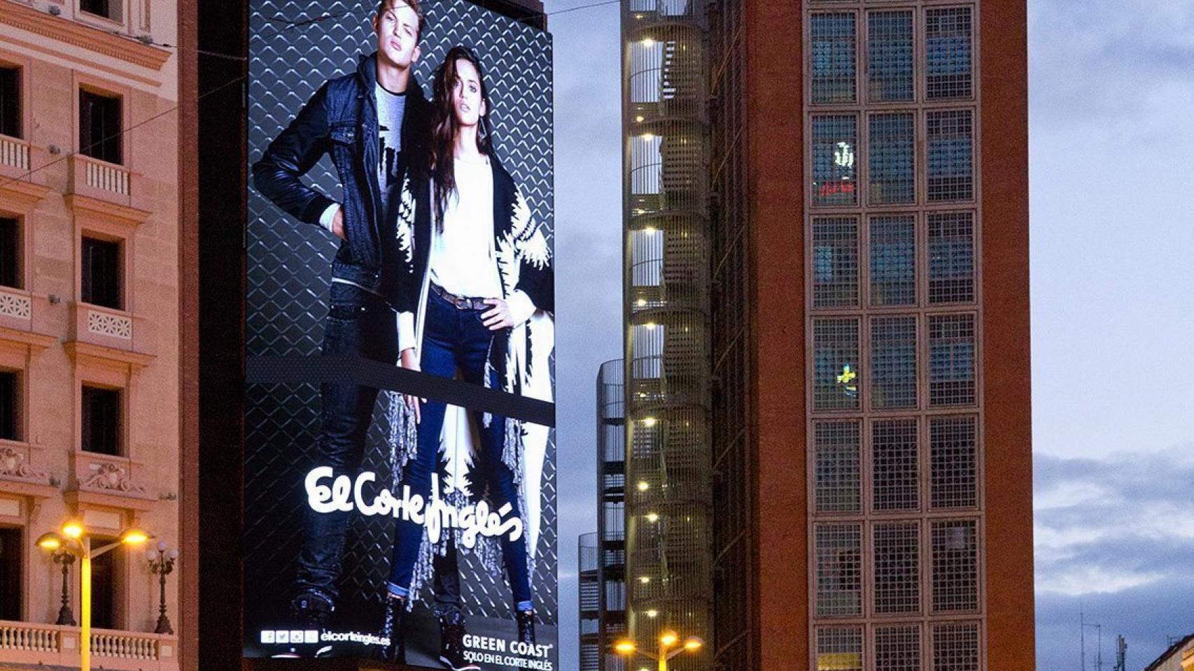 Pantalla led promocional de El Corte Inglés en Callao (Madrid).