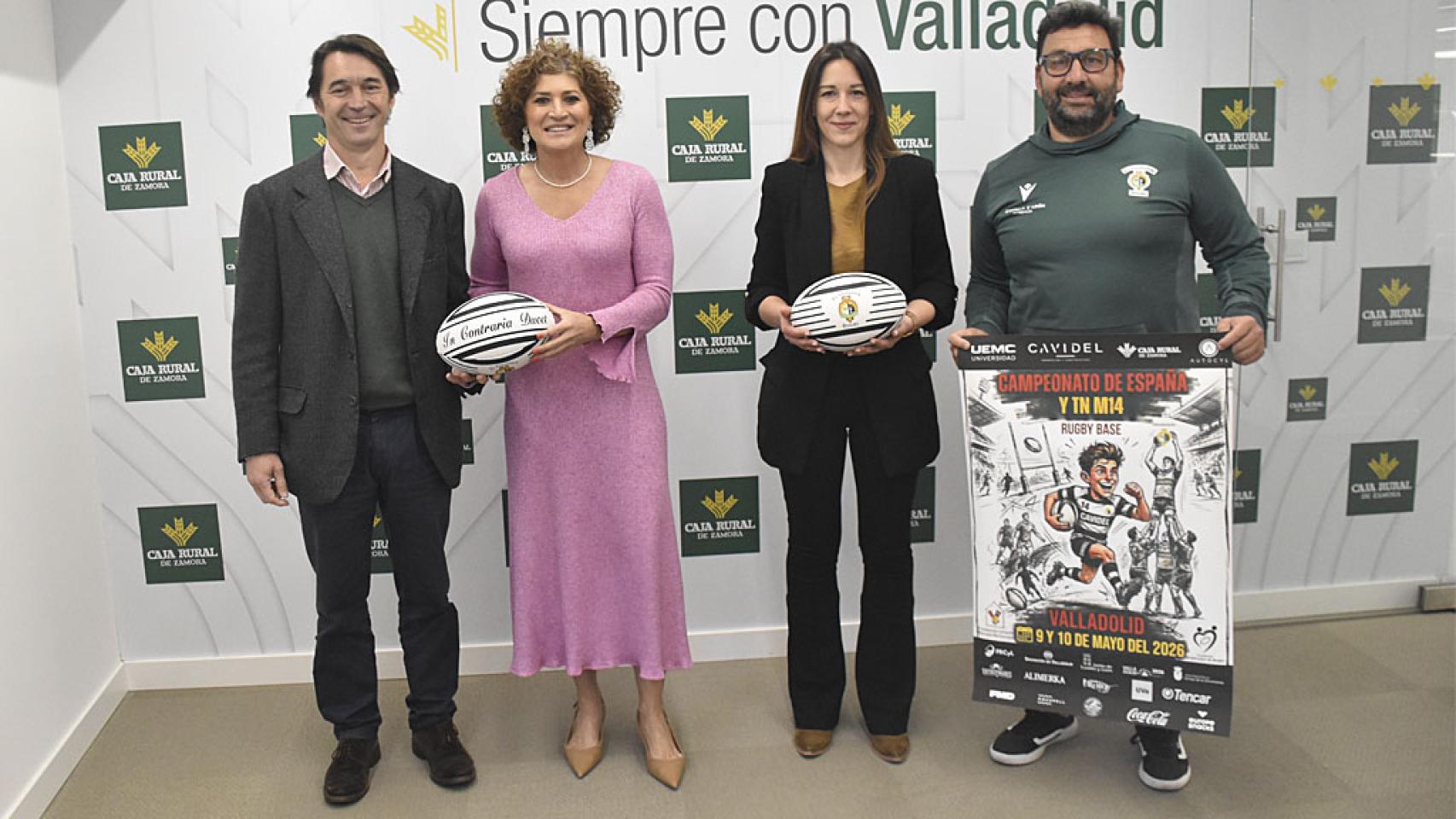 De izquierda a derecha: Santiago Toca, Mayte Martínez, Cristina Vaquero y Juan Carlos Pérez antes de la presentación del campeonato. 