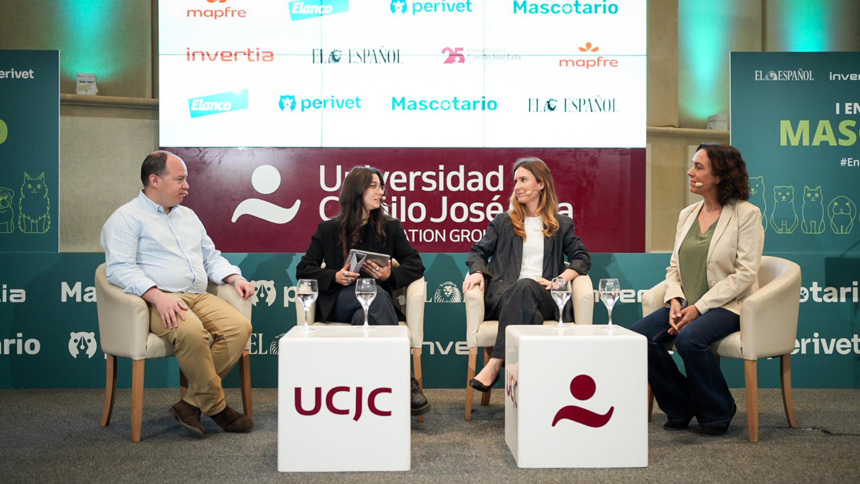 De izquierda a derecha: David Gómez de la Vega, Angelica Rimini, María Fernández y Helena Bat.