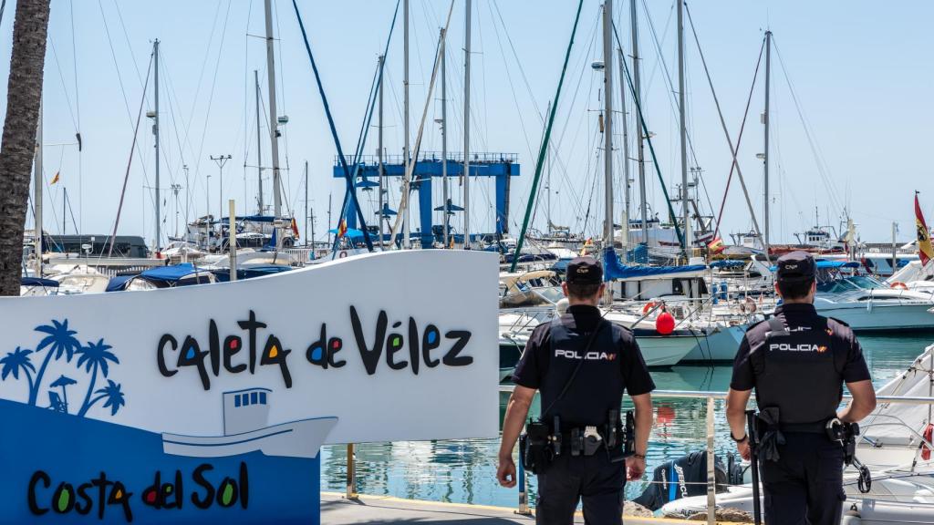 Una imagen de la Policía Nacional en la Caleta de Vélez.