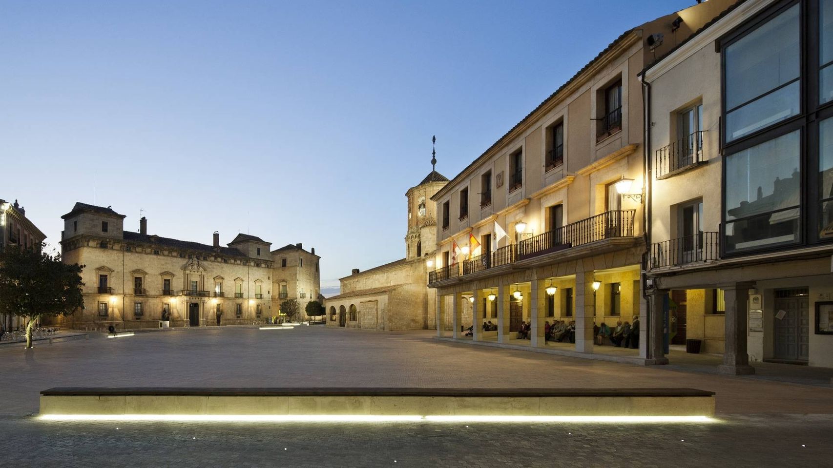 Plaza Mayor de Almazán donde finalizará la prueba ciclista