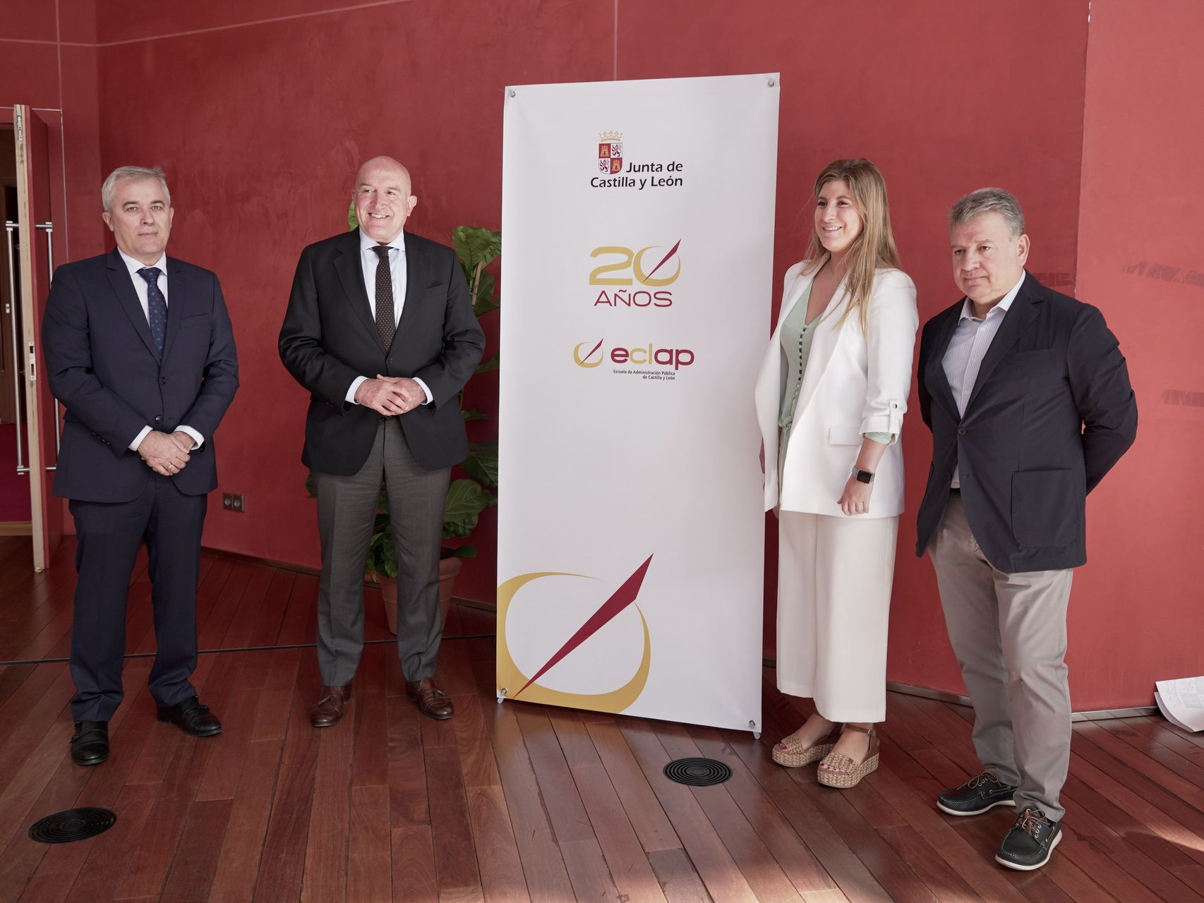 El consejero de la Presidencia, Jesús Julio Carnero, antes de la celebración del acto del XX aniversario de la Escuela de Administración Pública de Castilla y León (ECLAP).