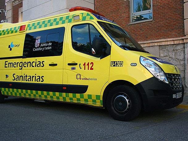 Imagen de una ambulancia medicalizada de Sacyl.