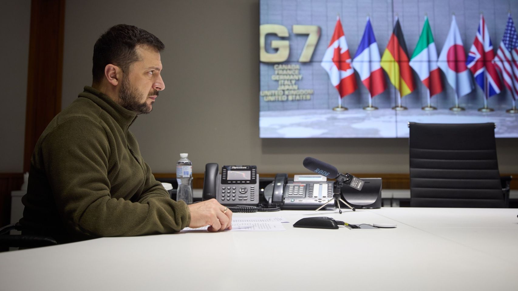 Volodímir Zelenski, presidente de Ucrania, habla en la reunión del G7.