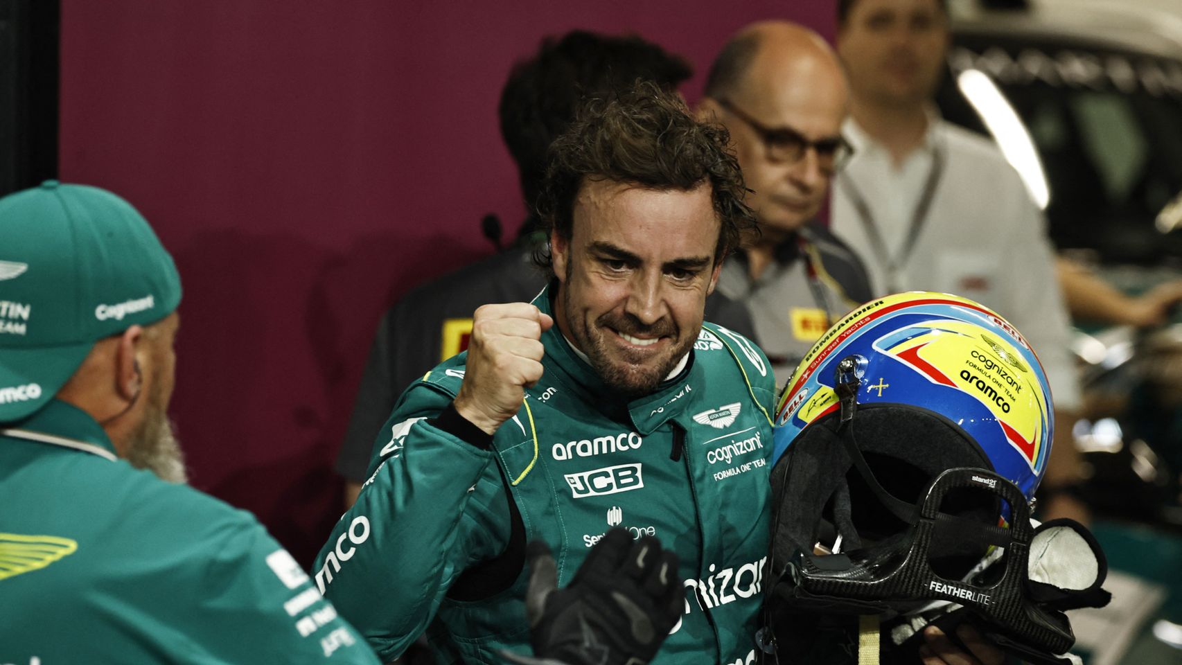 Fernando Alonso celebra su segundo puesto en la clasificación de Arabia Saudí.