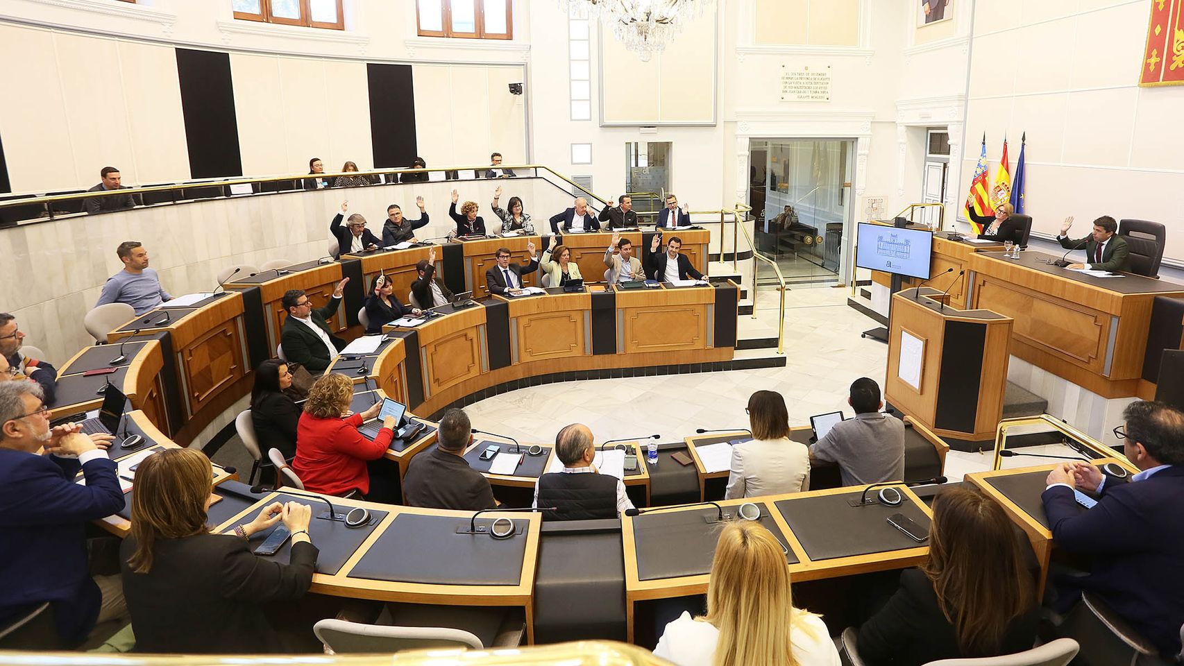Pleno provincial extraordinario de Alicante celebrado en la Diputación.