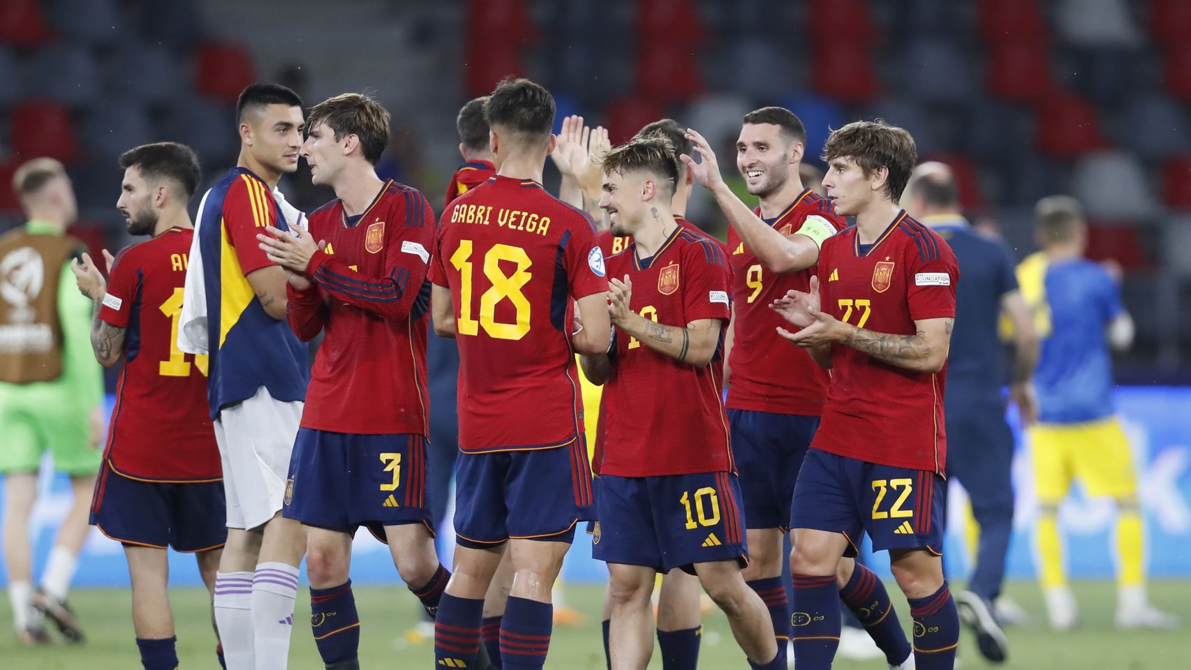 Los jugadores de España sub21 celebran el pase a la final del Europeo