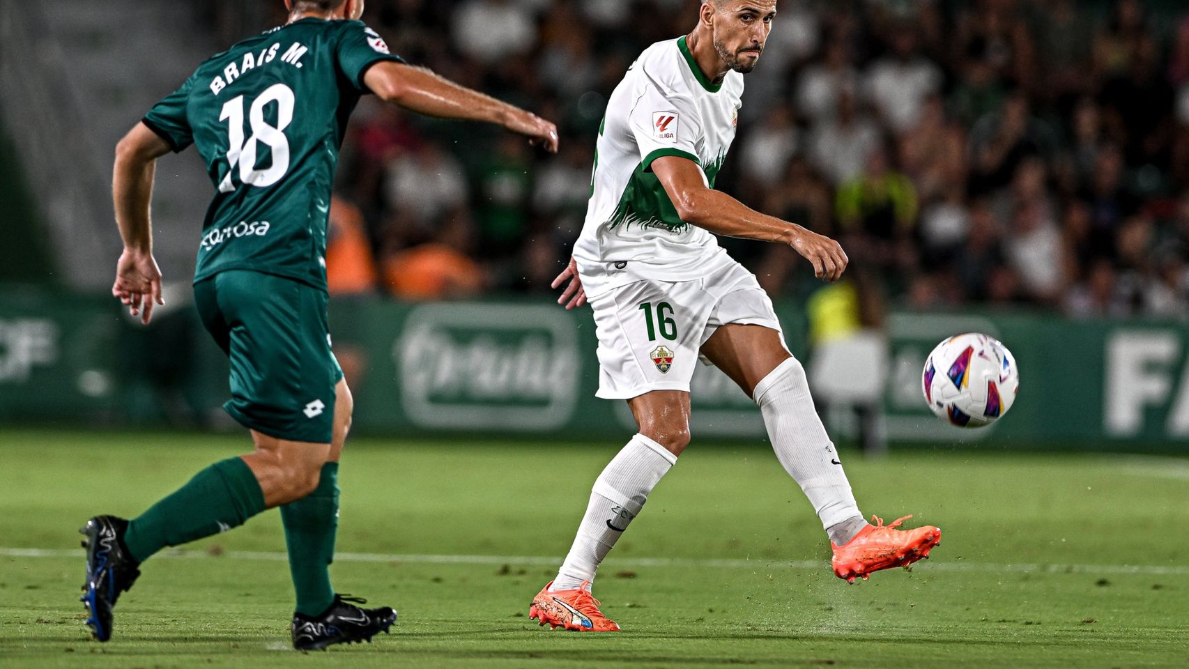 Fidel, el capitán del Elche CF, durante un encuentro.