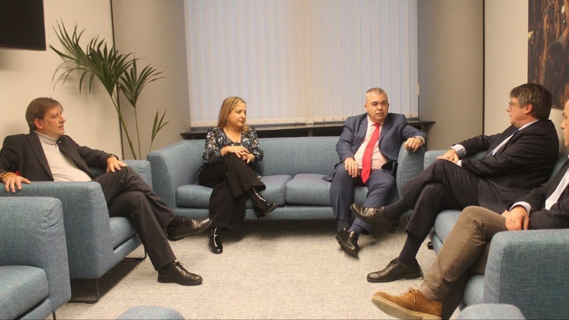 Santos Cerdán reunido con Carles Puigdemont en Bruselas