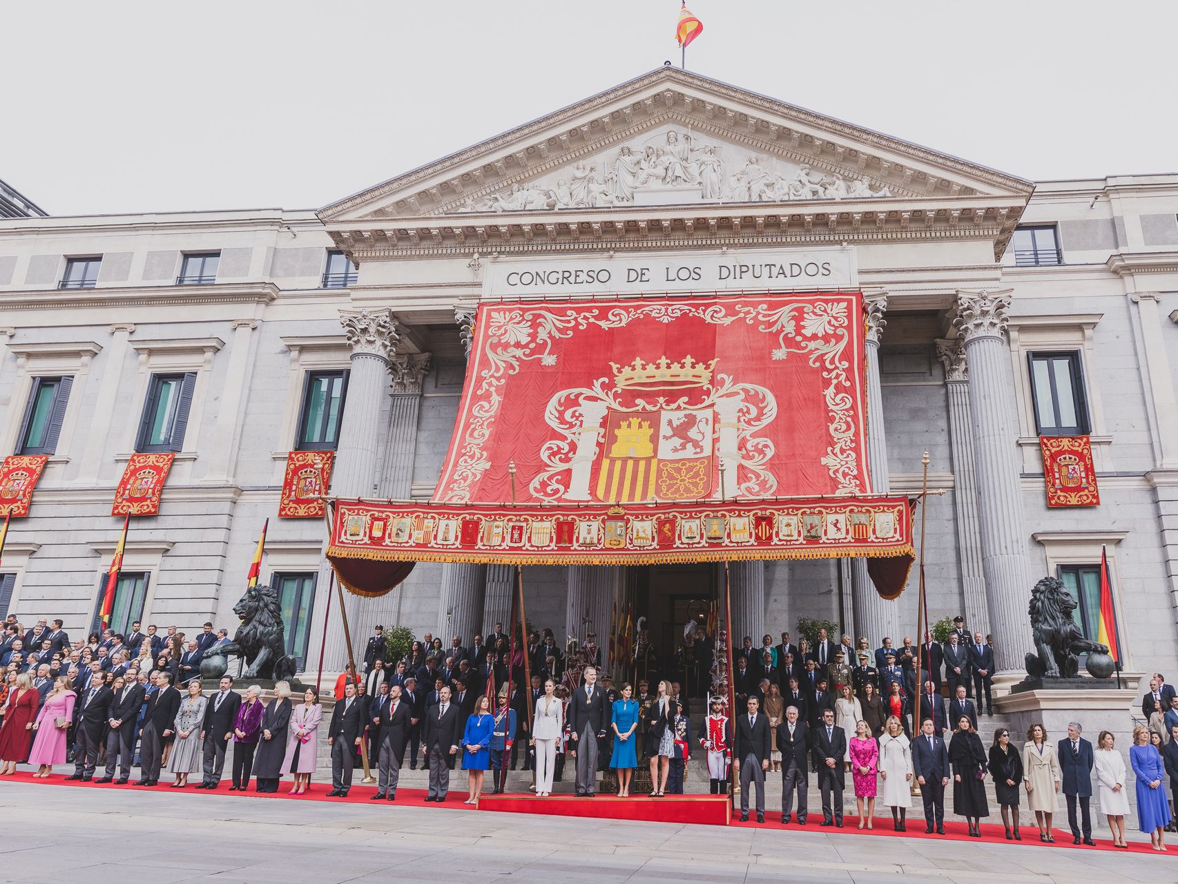 Exterior del Congreso de los Diputados, tras la jura de la princesa Leonor.