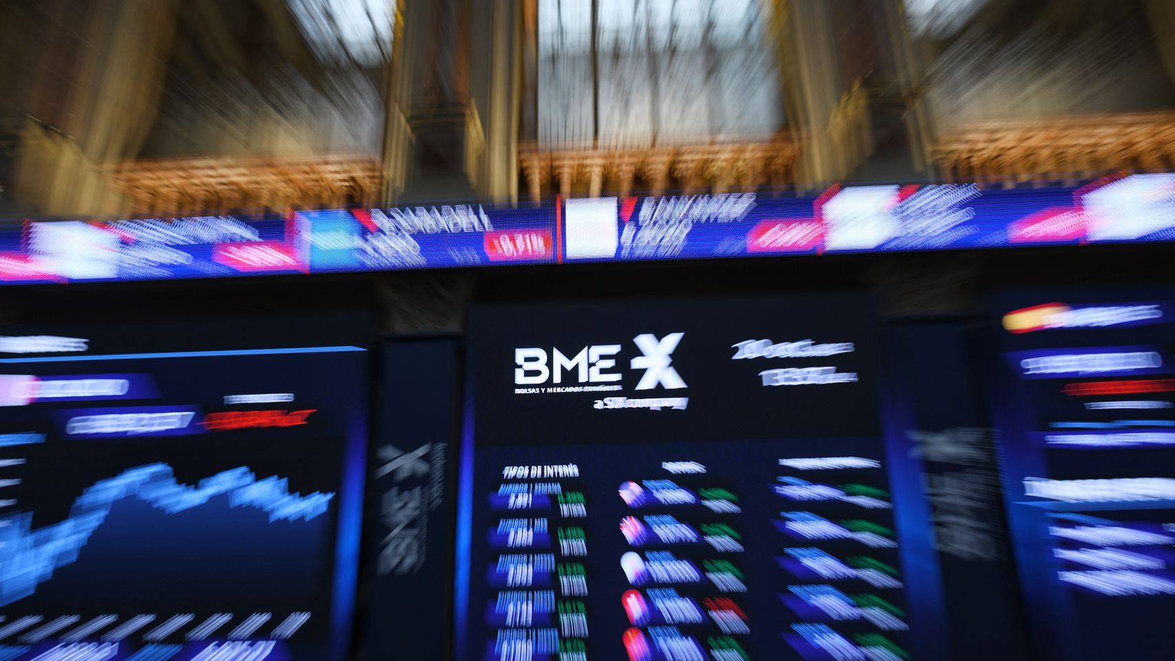Un panel del Ibex 35 en el Palacio de la Bolsa de Madrid.
