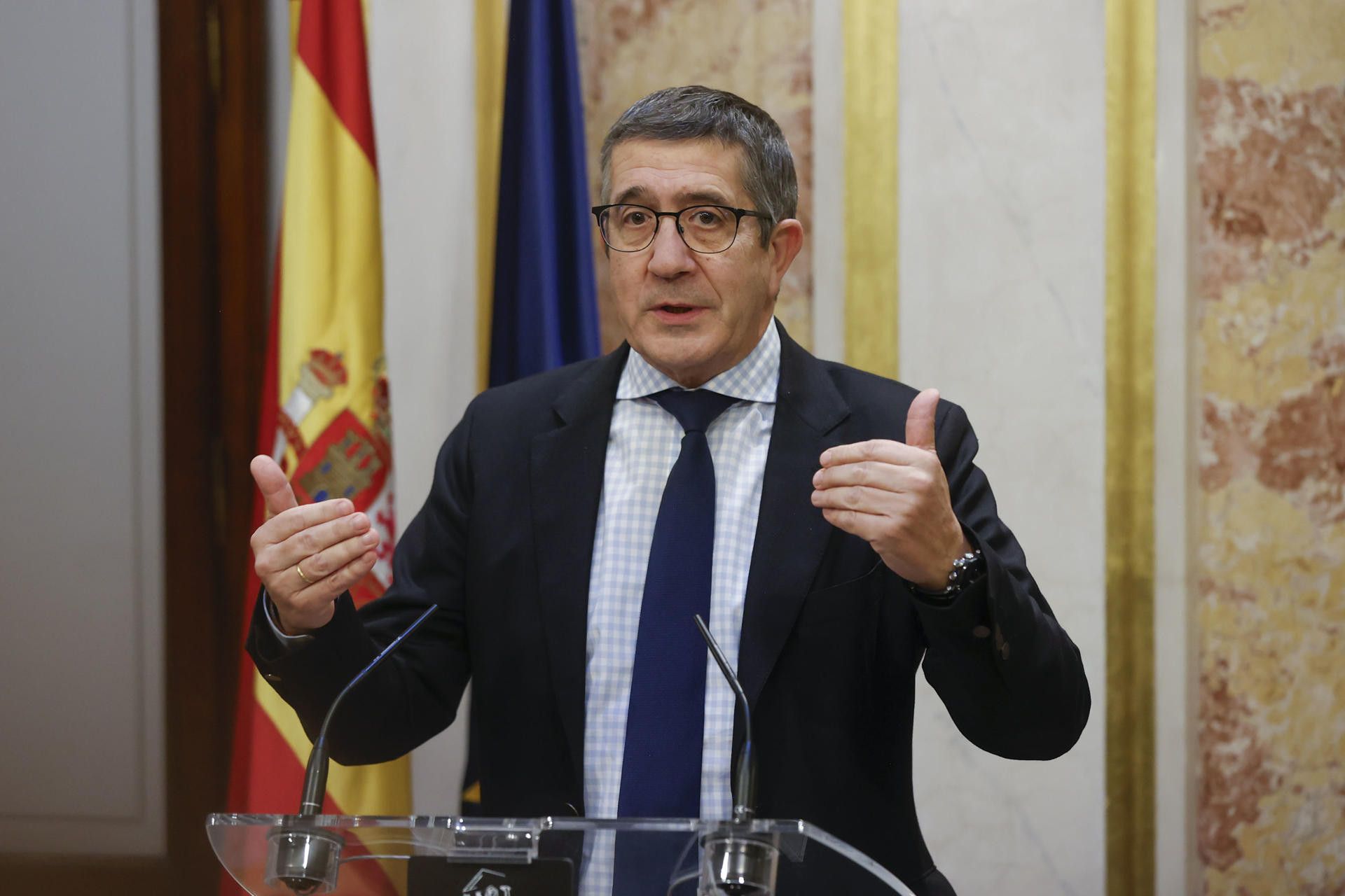 Crecer a la sombra de las orugas y en fila