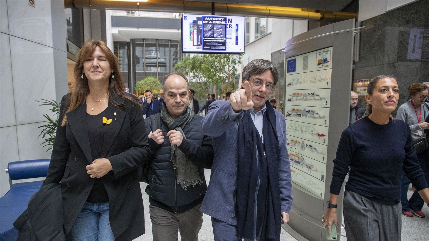 Laura Borràs, Jordi Turull, Carles Puigdemont y Míriam Nogueras, en Bruselas durante la negociación del pacto de investidura con el PSOE.