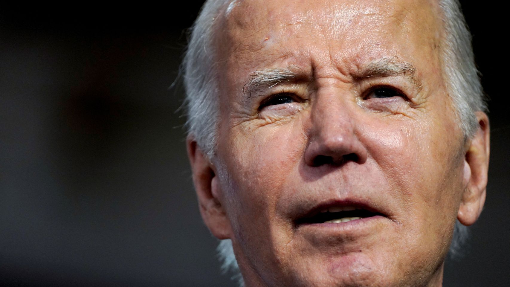El presidente estadounidense Joe Biden pronuncia un discurso en el Centro Internacional de Capacitación Carpenters en Las Vegas, Nevada.