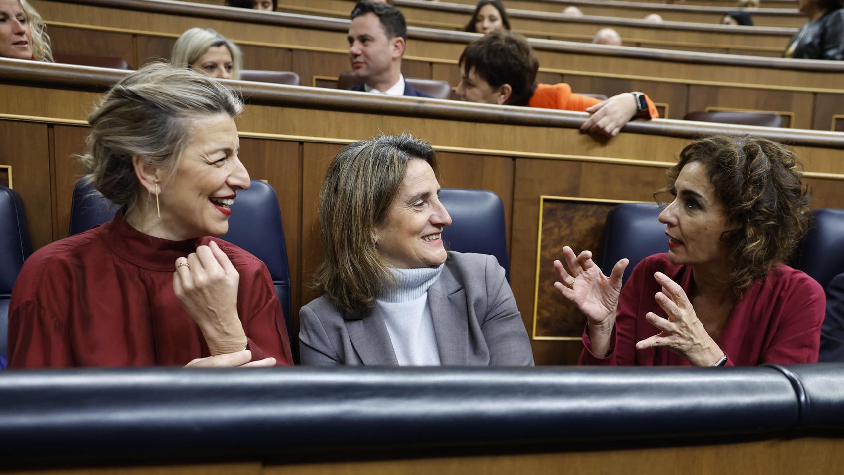 Las ministras Yolanda Díaz, Teresa Ribera y María Jesús Montero, al inicio de la primera sesión de control al Gobierno de la XV Legislatura.