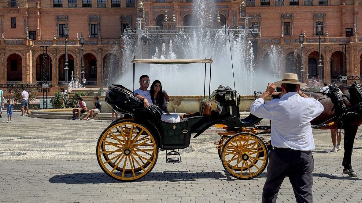 Turistas en Sevilla.