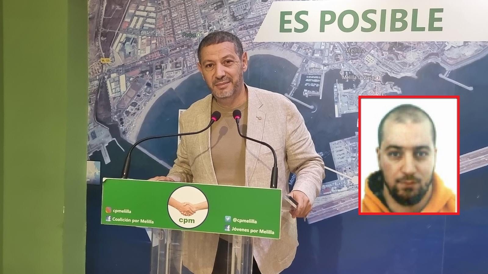 El líder de Coalición por Melilla, Mustafa Aberchán, junto a una imagen de Abdelilah Nasiri.