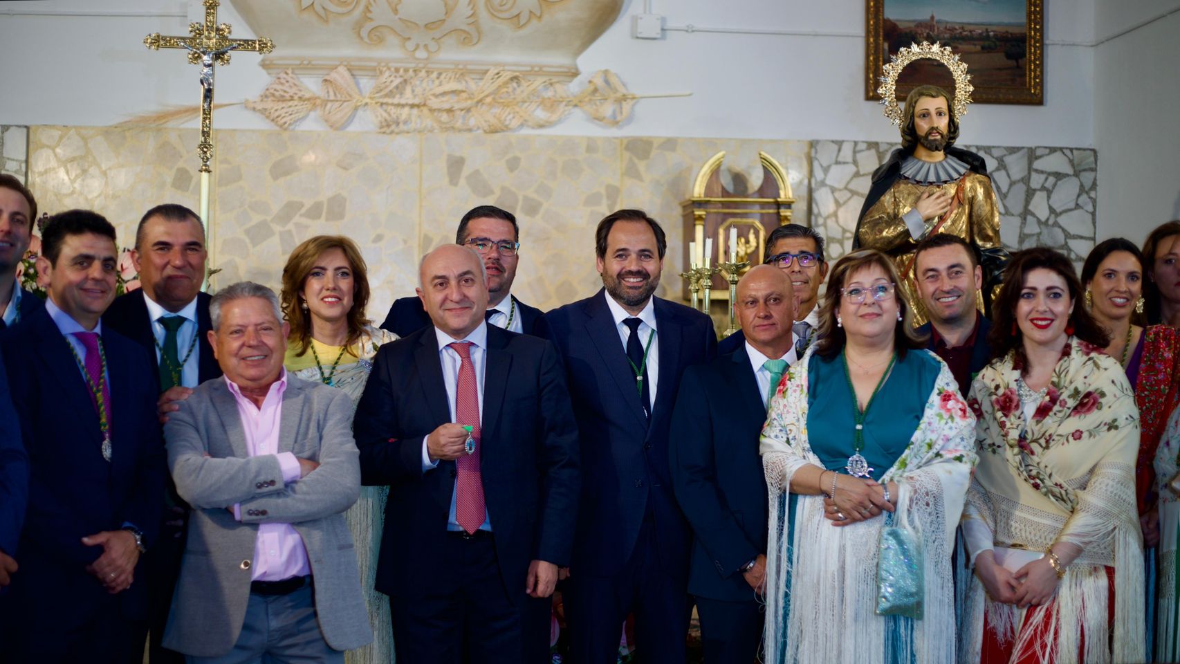 Paco Núñez, en una foto de familia en las fiestas de San Isidro de Villarrubia de los Ojos