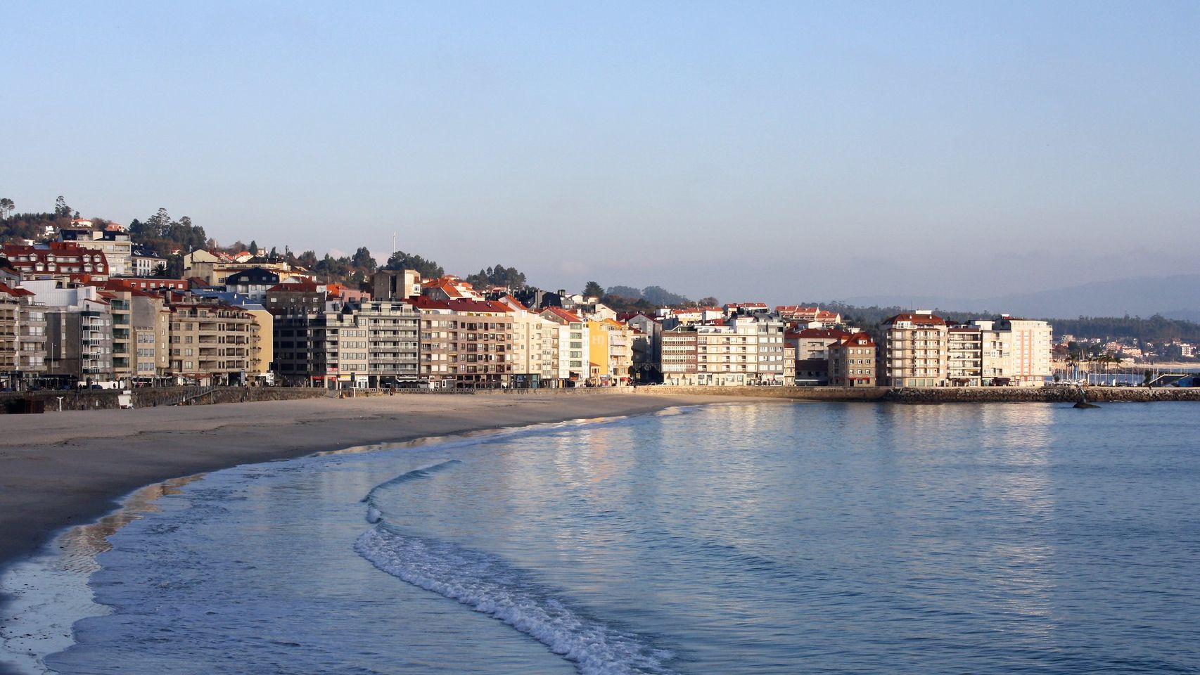 Paseo marítimo y playa de Silgar en Sanxenxo.