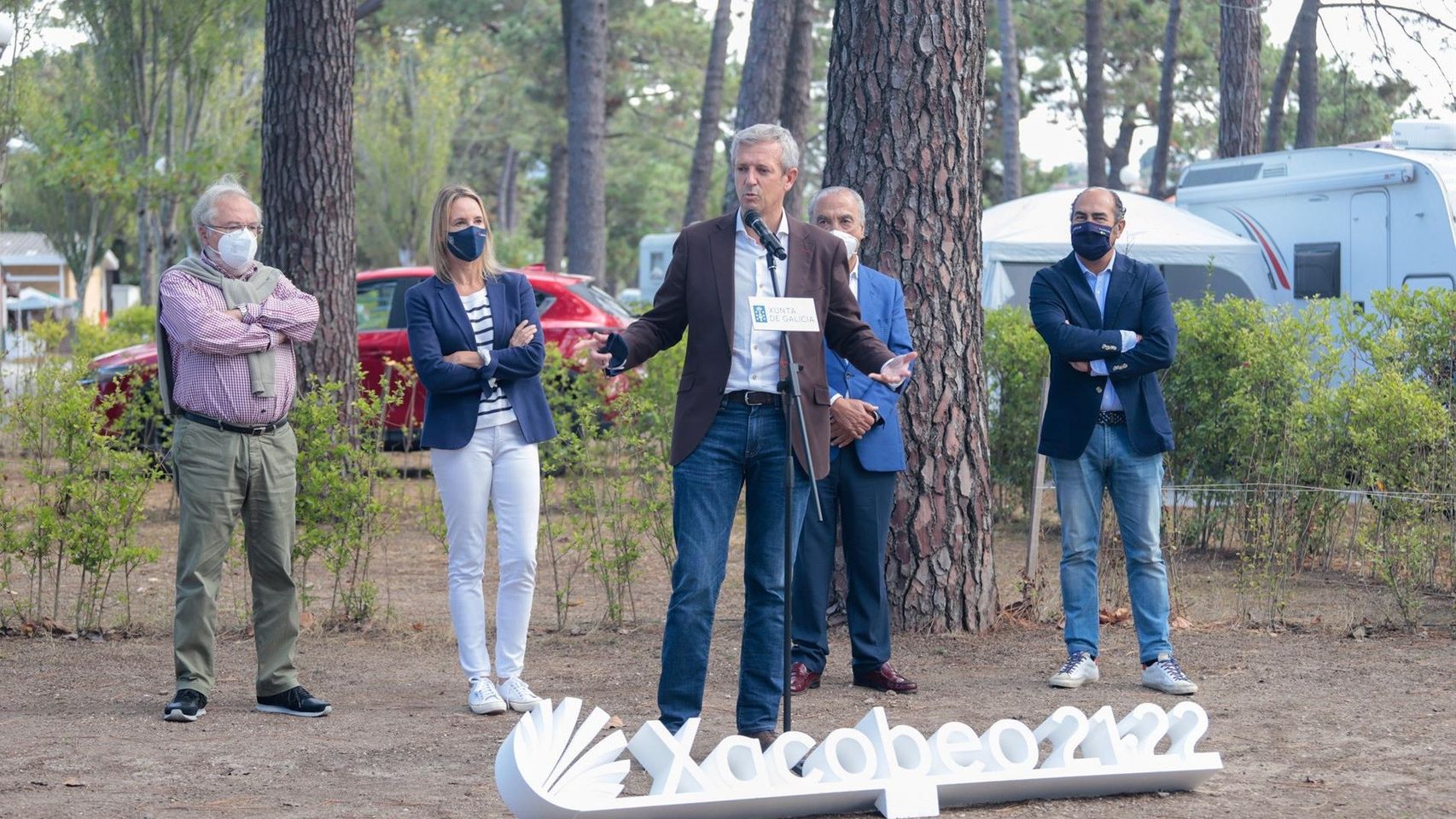 EL vicepresidente de la Xunta, Alfonso Rueda, durante una visita al ‘camping’ de Baiona.