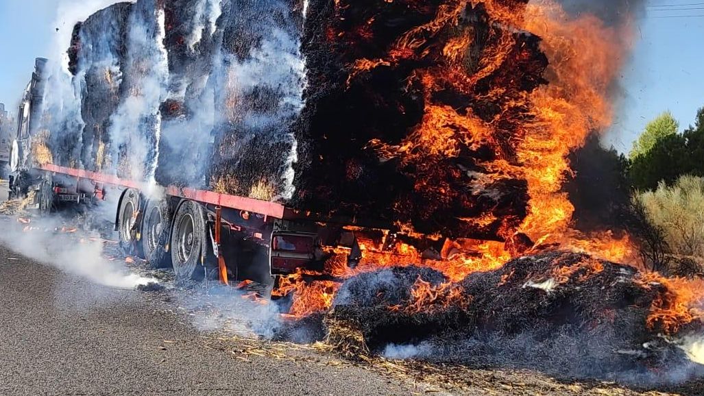 Camión ardiendo.